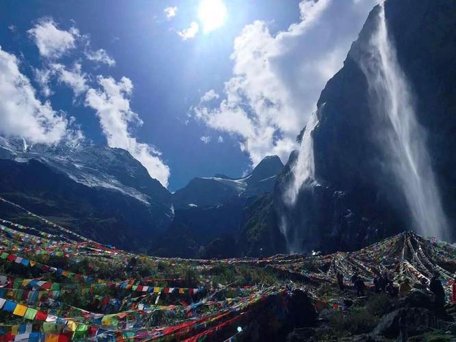龙兴宝地 山不在高有仙则名,水不在深有龙则灵